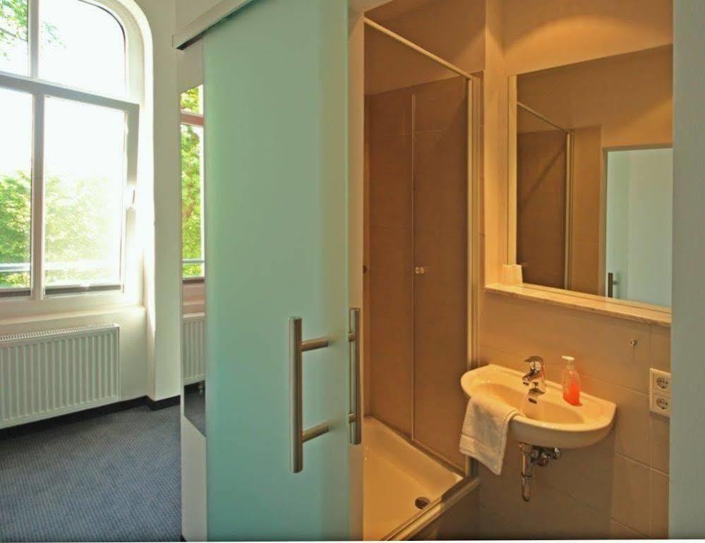 Hotel Zwischen Den Seen Waren  Exteriör bild