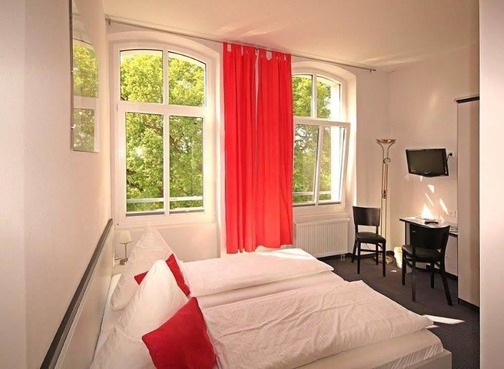 Hotel Zwischen Den Seen Waren  Exteriör bild